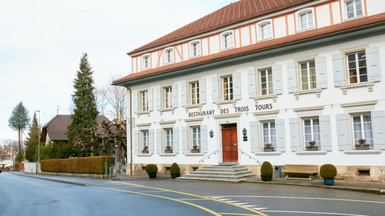 Des Trois Tours image 3