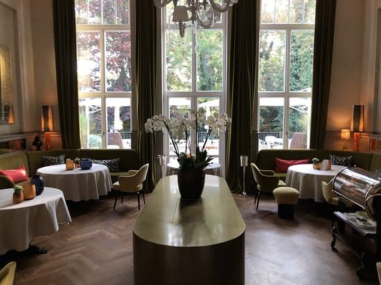 LOUIS restaurant image 3